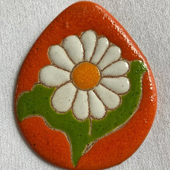 Handmade 70's Ceramic Daisy Pendant - Picture 6 of 6